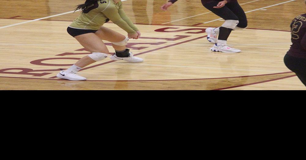 Royals volleyball takes down Holdingford, falls to BEV Morrison