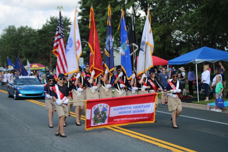 Hundreds brave heat for Rosemount Grand Day Parade | Free ...