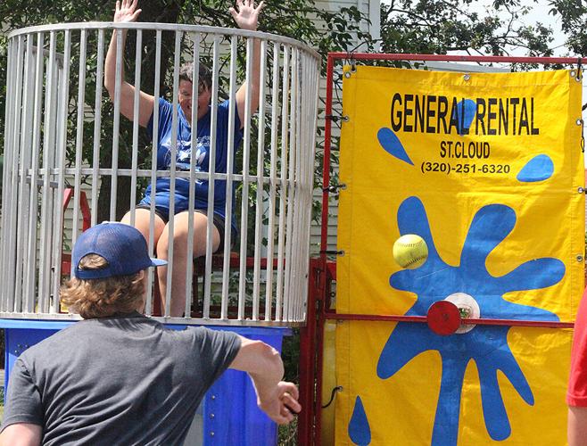 People pack Royalton for Platte River Day 2022 Photos & Video