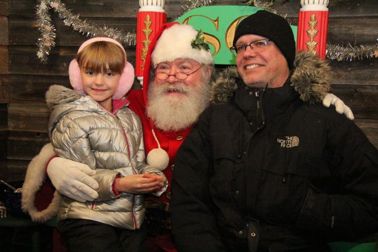 Anoka tree lighting draws crowd Photos & Video