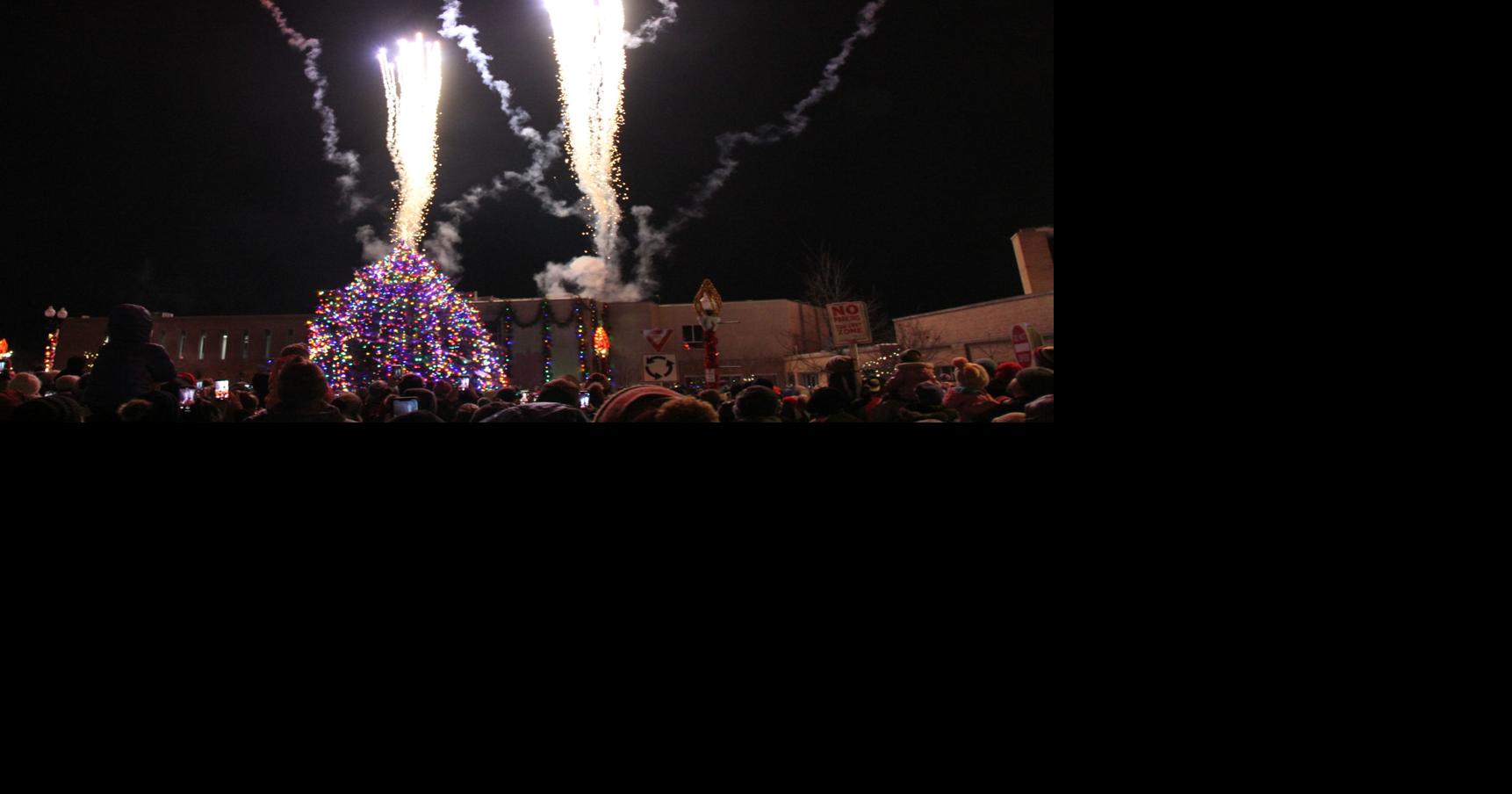 Anoka tree lighting draws crowd Photos & Video