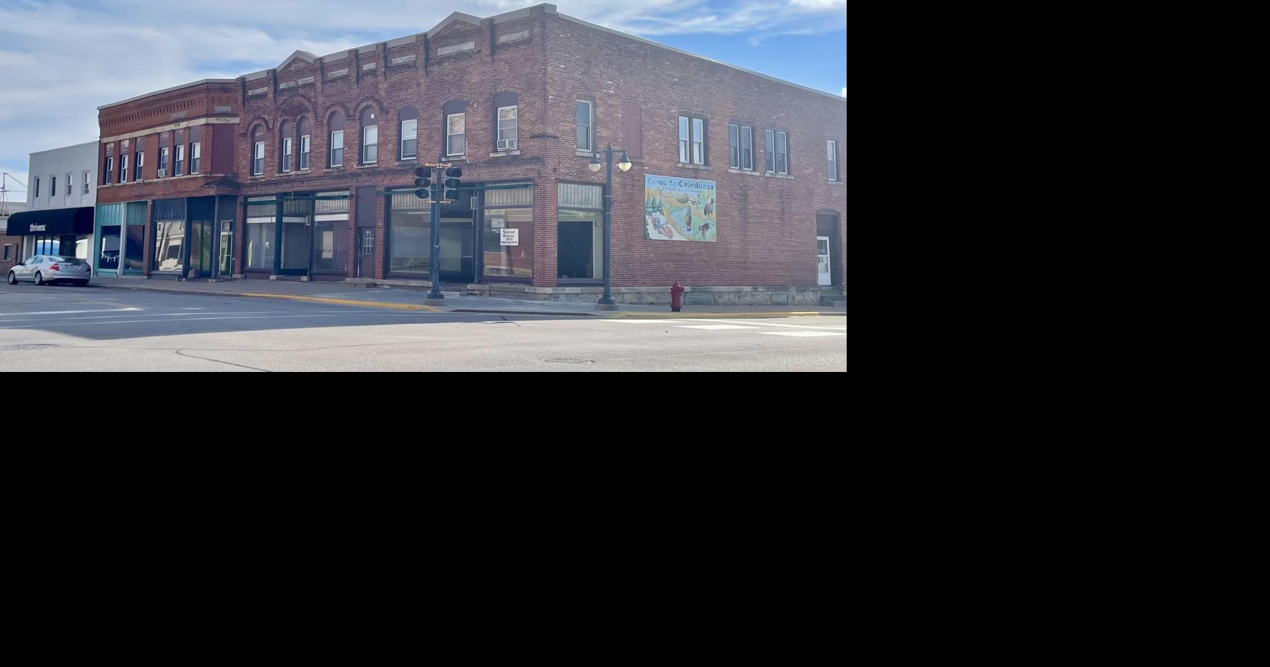 Building on corner of Kingston and Main
