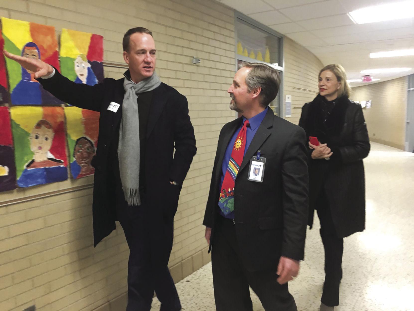 Peyton Manning visits his former Hopkins elementary school