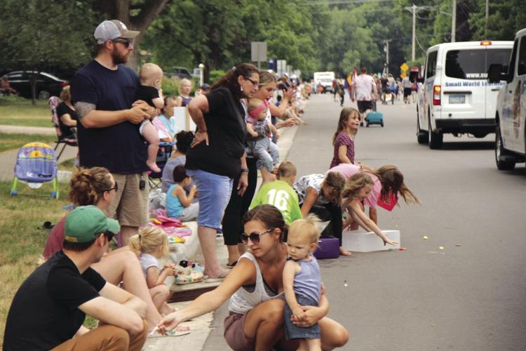 Community turns out for Blaine Festival parade Photos & Video