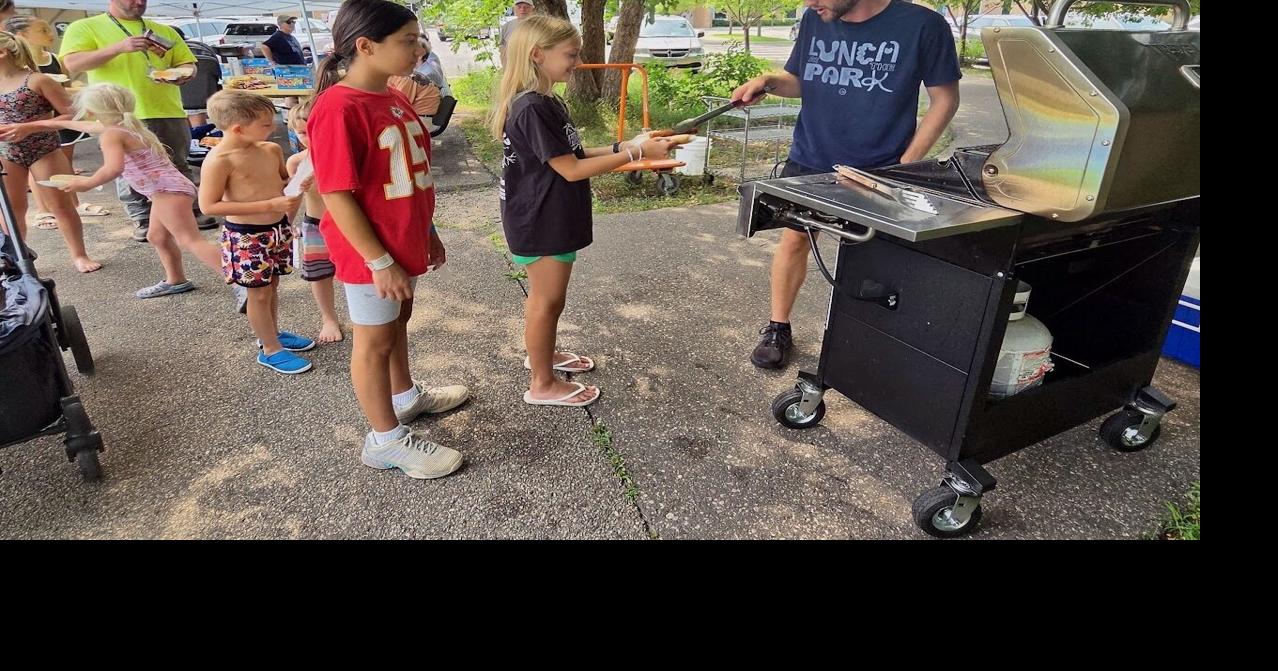 Bloomington church fires up the grill on Thursdays