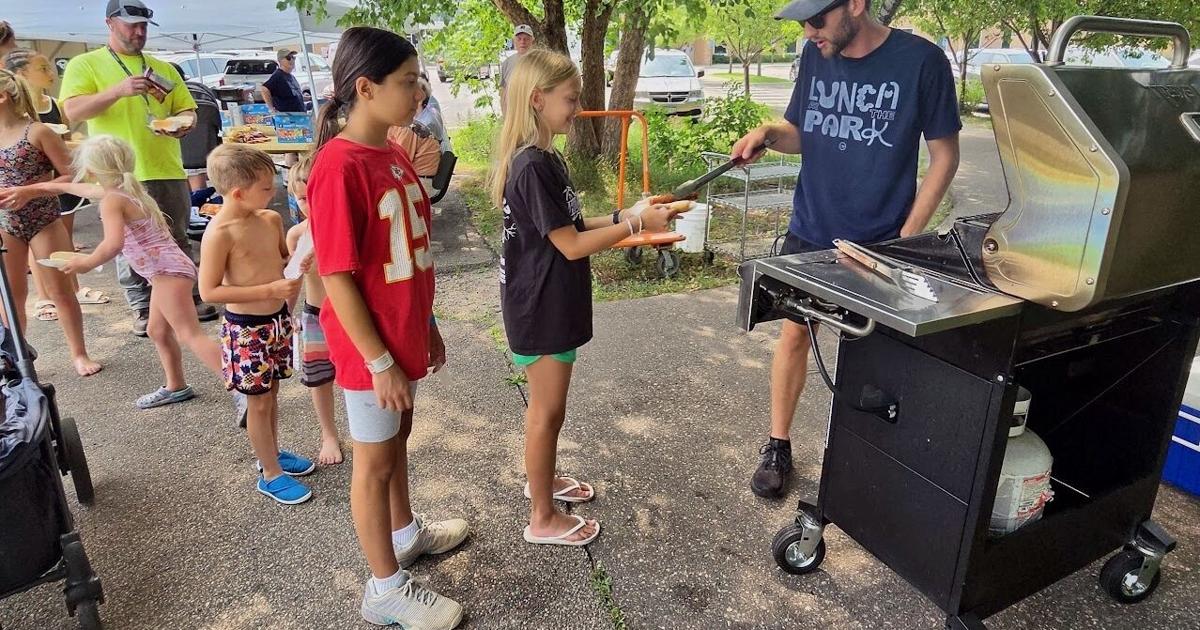 Bloomington church fires up the grill on Thursdays