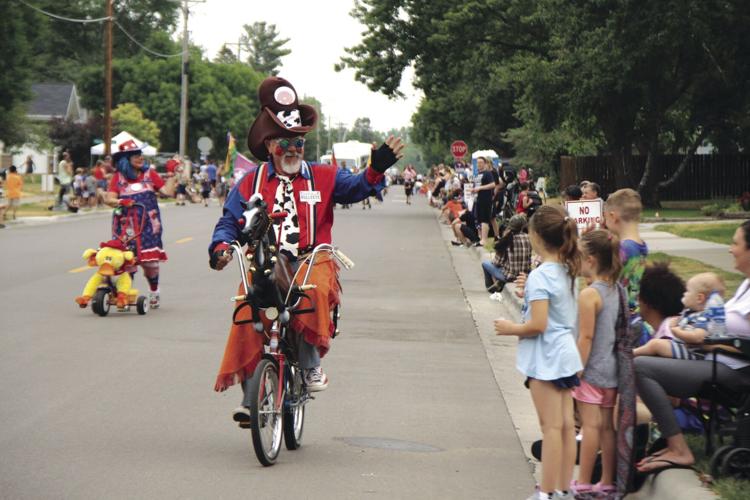 Community turns out for Blaine Festival parade Photos & Video