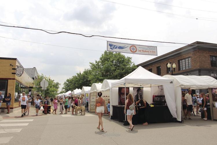 Excelsior’s Art on the Lake returns, drawing an artloving crowd