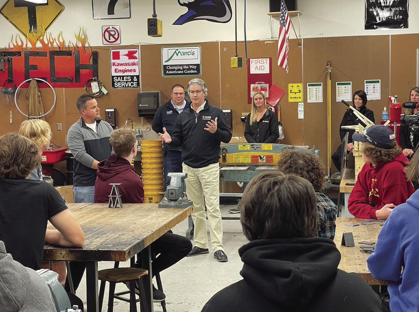 Northern Tool donates $5,000 of equipment to Rogers High School