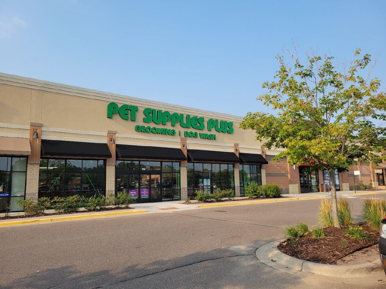 Pet Supplies Plus has grand opening Aug. 28 in Fridley Free