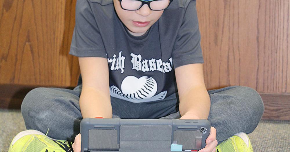 Scott Highlands Middle School continues Hour of Code tradition Apple