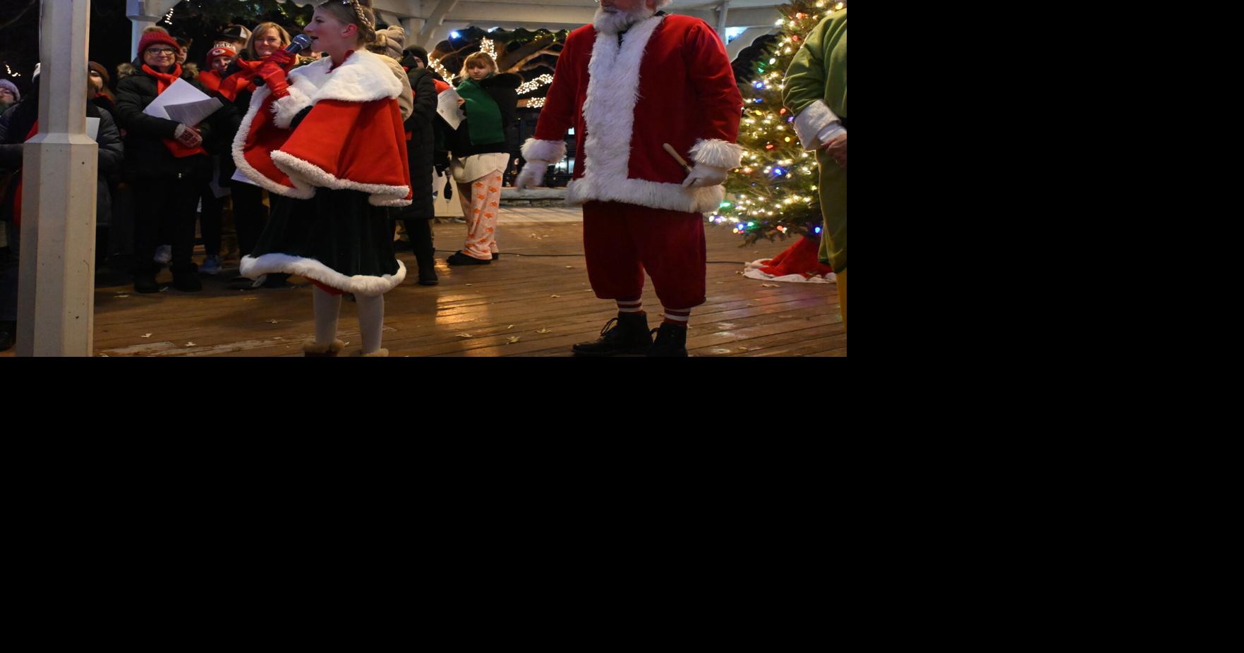 Waconia kicks off holiday season with tree lighting Community