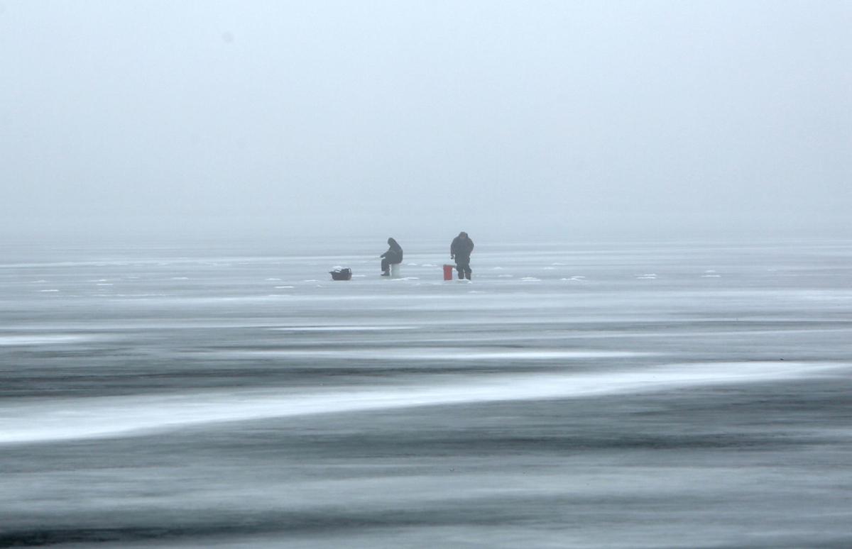 01WeatherFeat0123AAJA