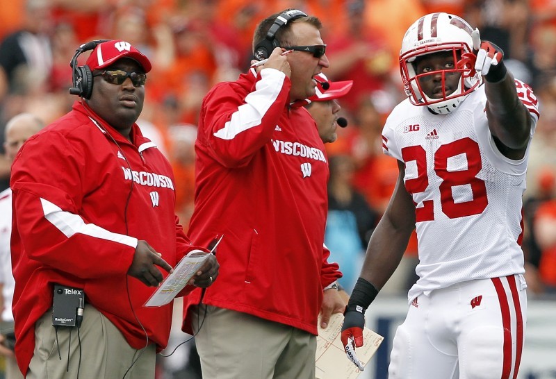 Badgers football Running backs coach Thomas Hammock to remain on staff