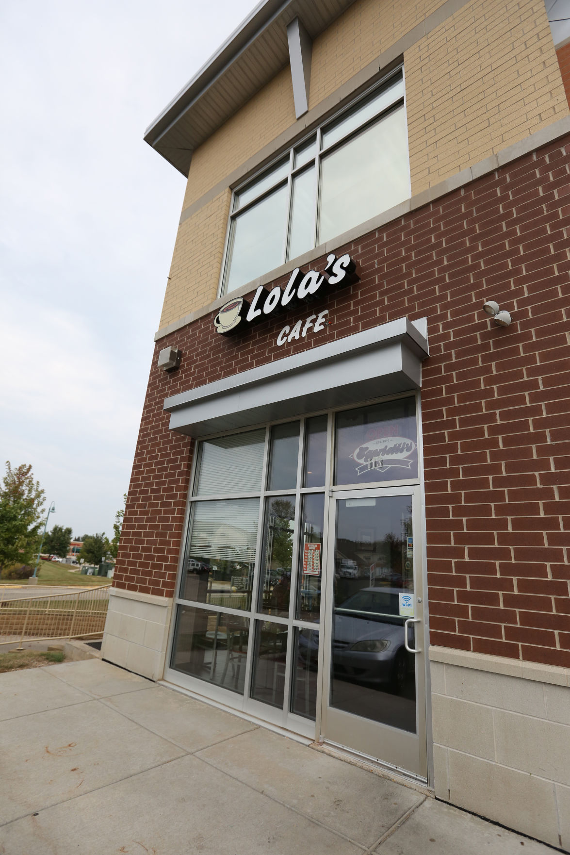 LOLA'S CAFE