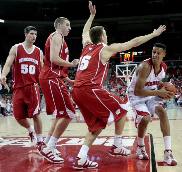 UW men�s basketball Markolf to leave team, stay in school