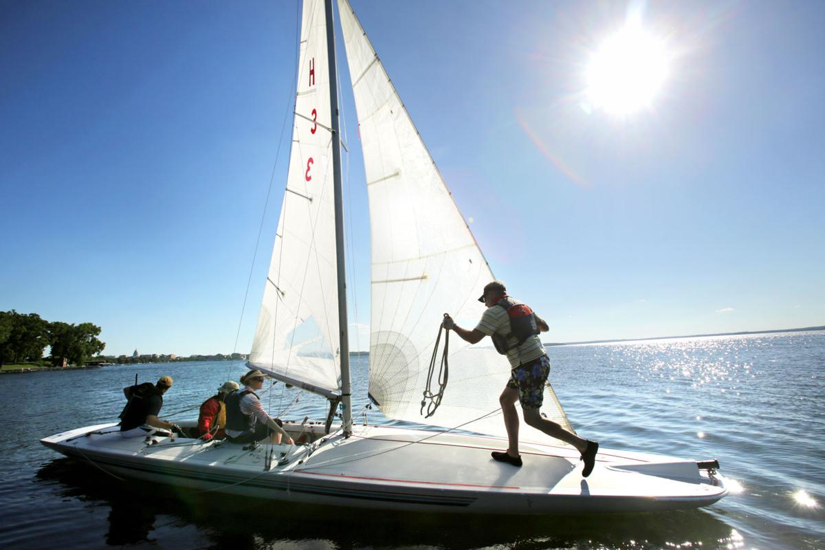 01Sailing0006AJA