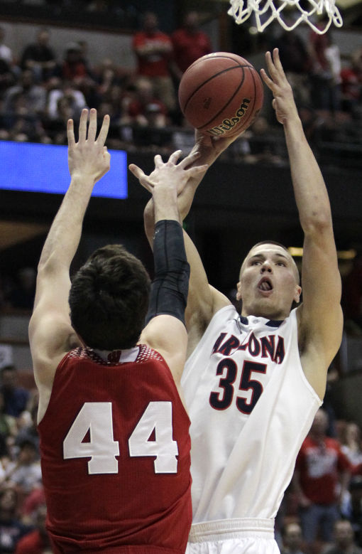 Photos: Wisconsin beats back Arizona in Elite Eight | Wisconsin Badgers ...