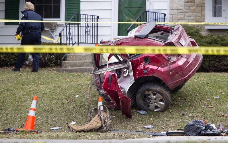 Police Stolen car chase ends in fatal crash; driver of second car at