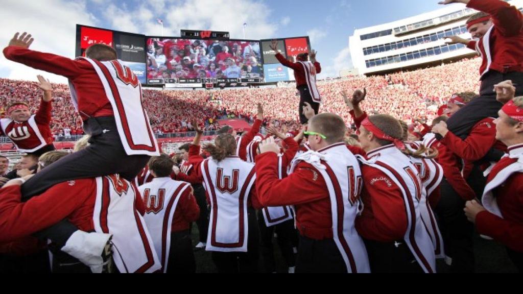 Badgers football 'Jump Around' wins Sirius XM traditions tourney