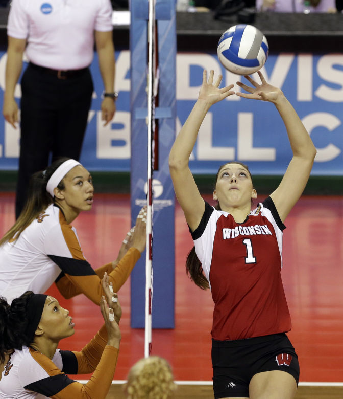 Badgers volleyball: Lauren Carlini flaunts receiving skills as UW beats ...