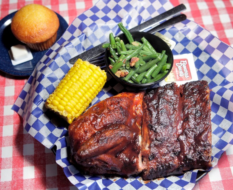Meaty ribs, tasty sauces at Famous Dave’s Dining reviews host