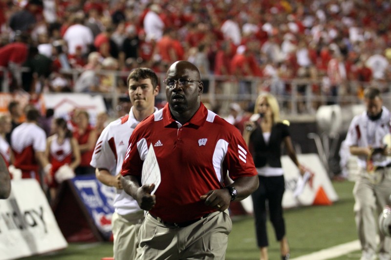 Badgers football Report John Settle hired as UW's running backs coach