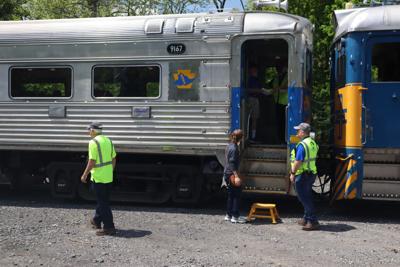 Excursion train rolls in from Bellefonte | News | huntingdondailynews.com