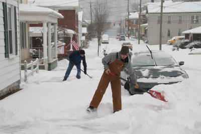 Shoveling Properly Prevents Injury Local Huntingdondailynews Com