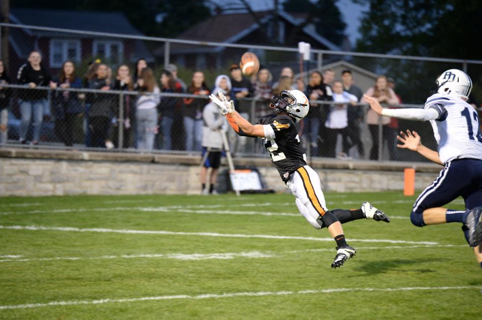 Golden Eagles Come From Behind To Beat P O 22 16 Sports