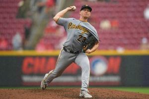 Reds beat Pirates 10-2