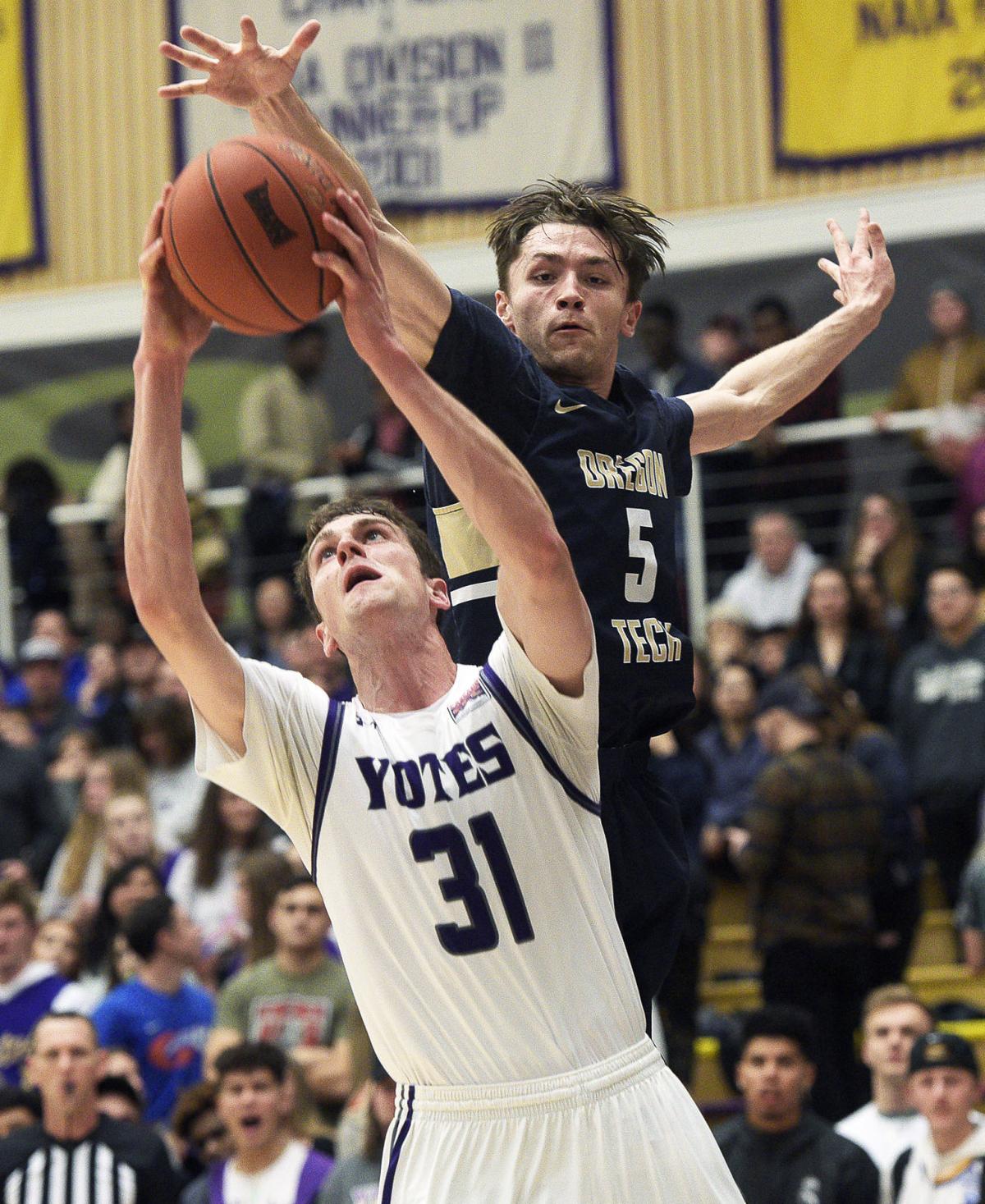No 3 Yotes Complete Season Sweep Of No 5 Oregon Tech Idaho