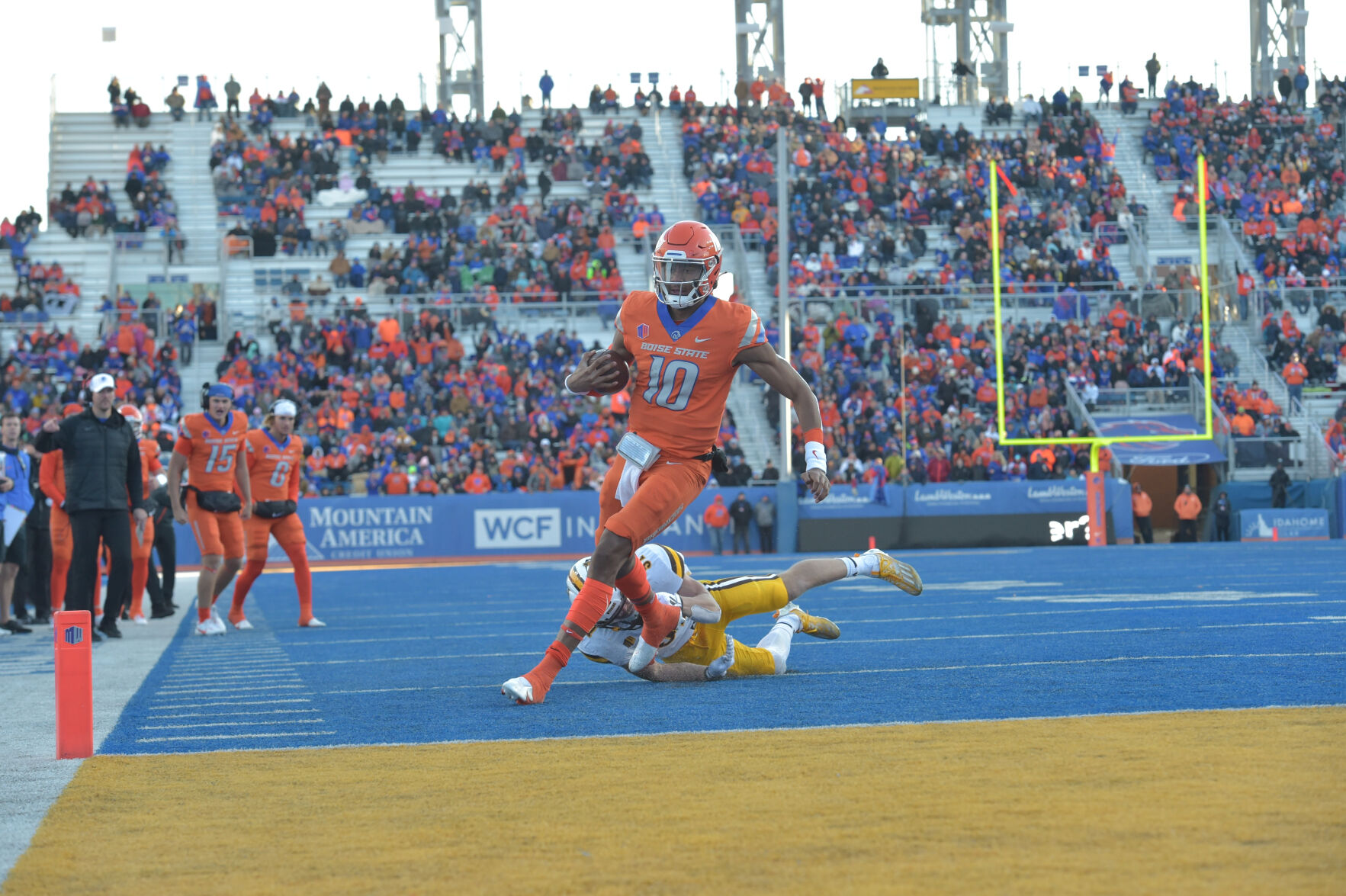 Boise State Keeps Pace In Mountain West Race With 32-7 Win Against ...