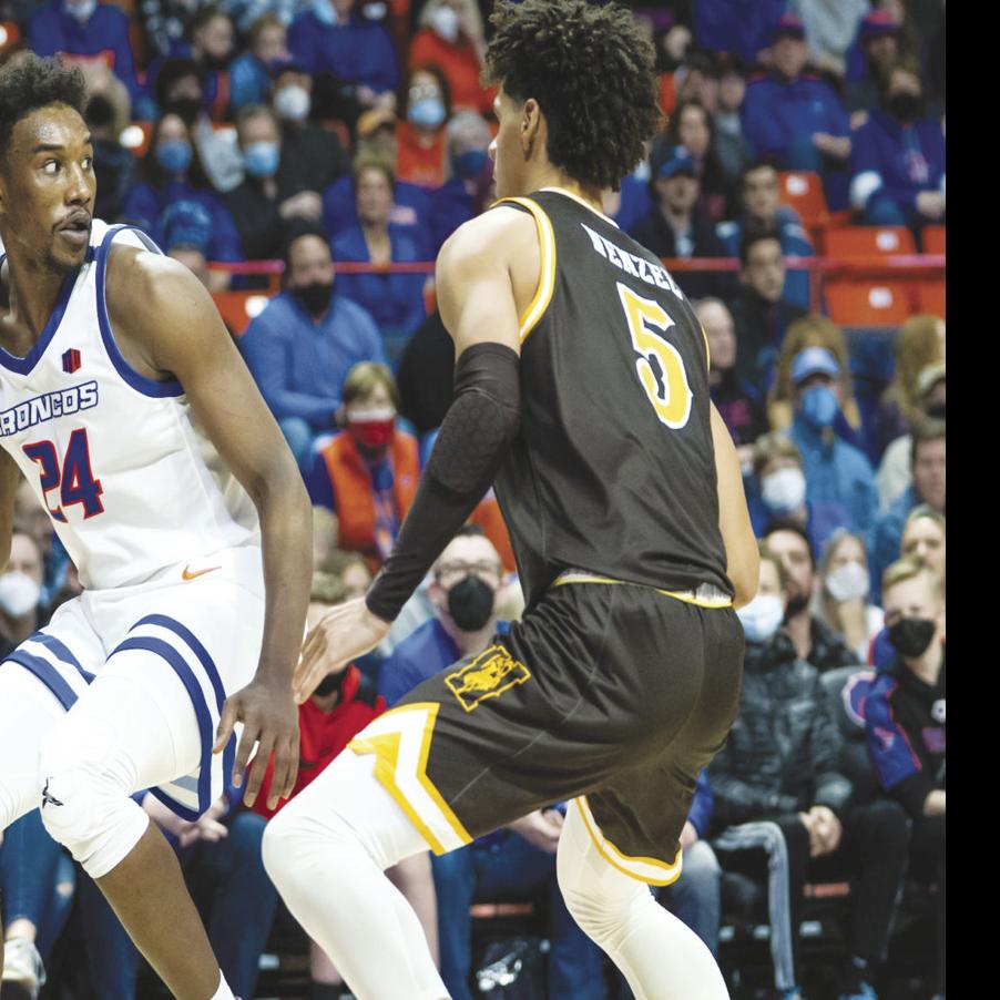 Boise State edges out Wyoming, ties program record with 13-game winning  streak | Blue Turf Sports | idahopress.com