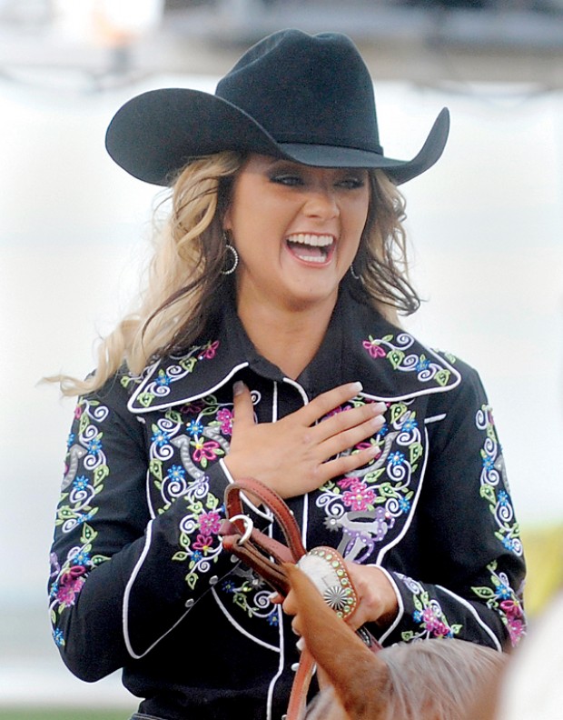 Olson Crowned Miss Caldwell Night Rodeo Members Idahopress Com   50307a4698383.preview 620 