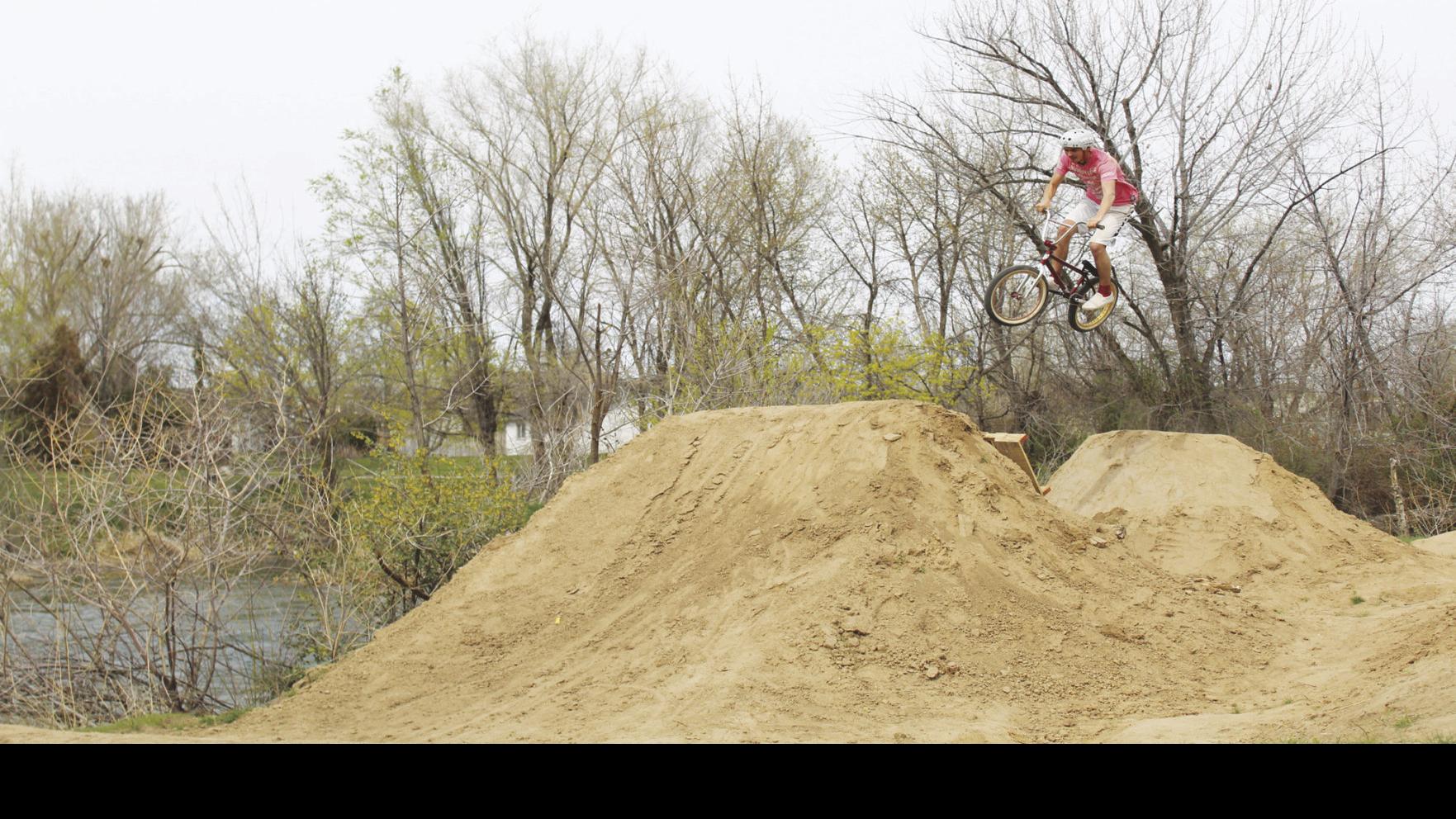 Making A Comeback Riders Revitalize Bmx Bike Jump Courses In Kuna