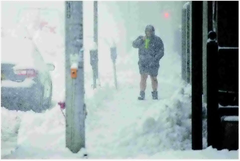 Dangerous Lake-effect Snow Paralyzes Parts Of New York State ...