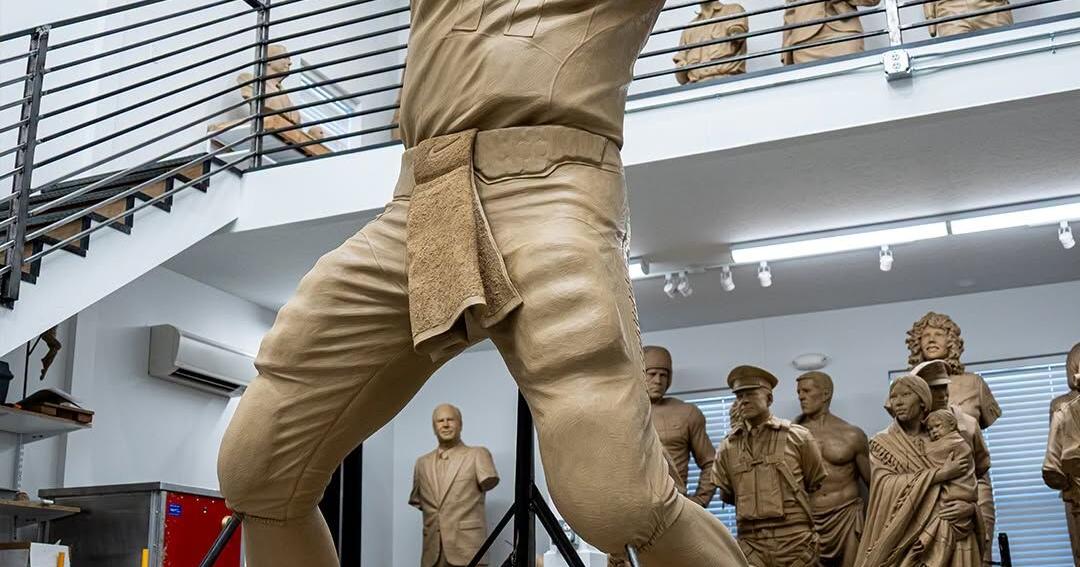 Boise State announces Kellen Moore statue, which will sit outside Albertsons Sta...
