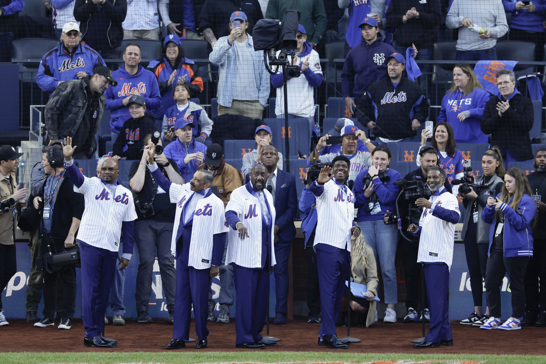 The Temptations Serenade Mets Fans At NLCS As Founder Admits He Roots ...