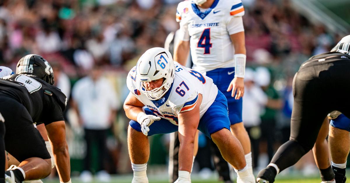 Jason Steele juggling reps at center, guard for Broncos in fall camp