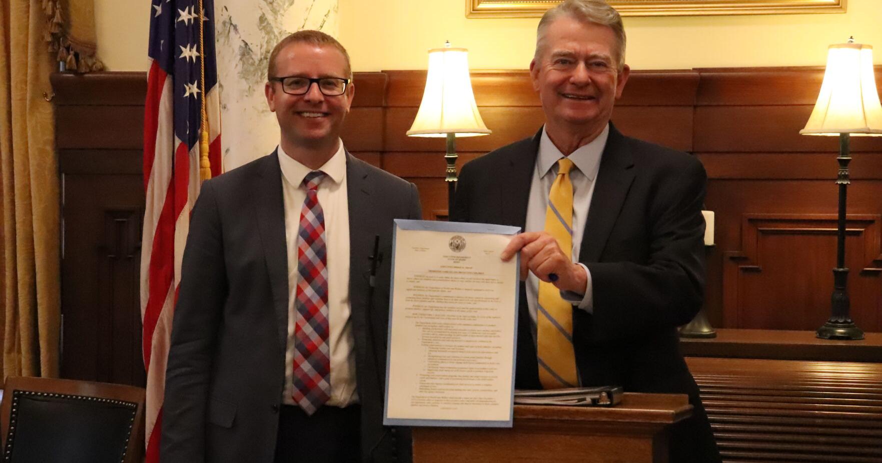 Little signs order aimed at improving Idaho's foster care system - Vimarsana News