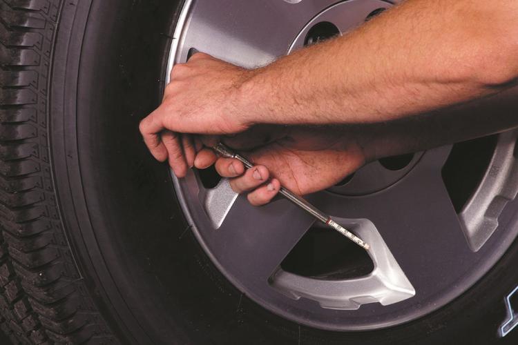 6 things you should never do when changing a tire Ipt