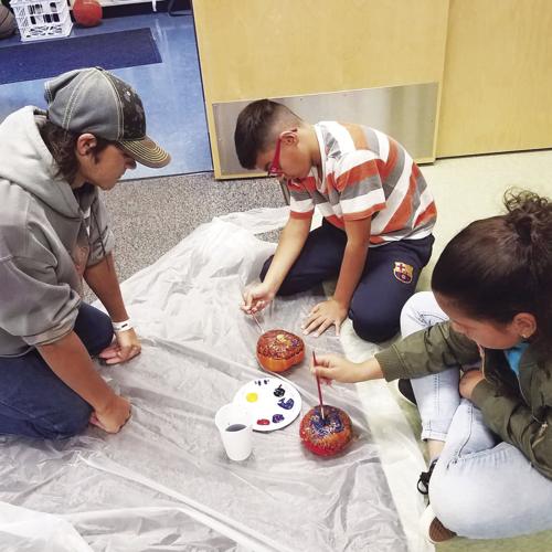 Kuna FFA members teach Reed Elementary students where their food comes