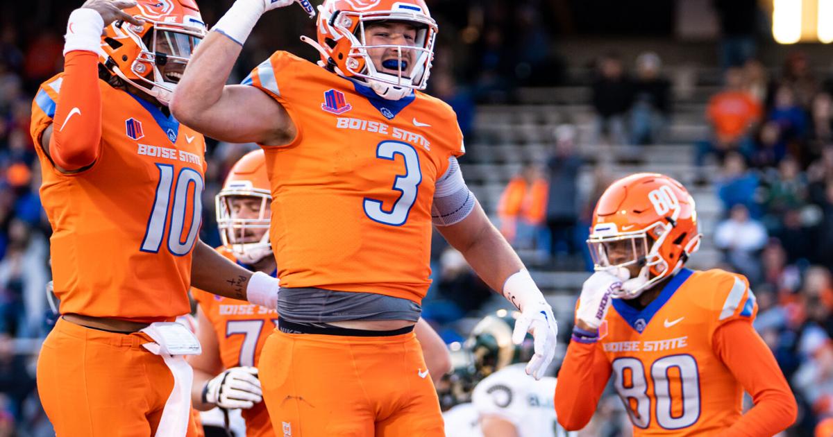 NOTEBOOK: DL Divine Obichere shines in first start since 2020 | Blue ...