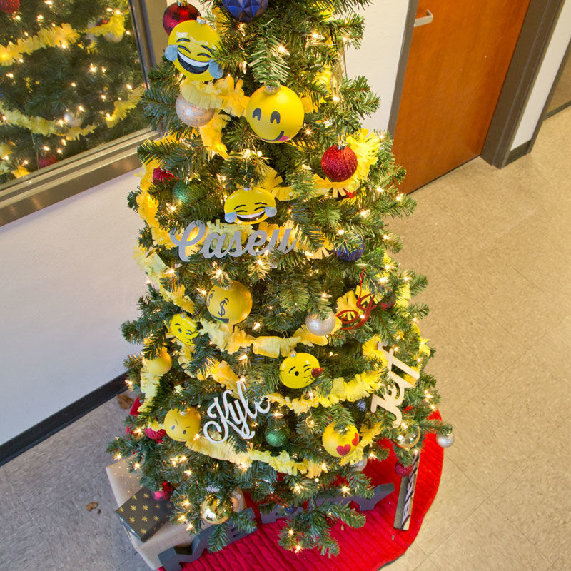 Local Custom Sign Company Hosts Christmas Tree Decorating Contest Community News Idahopress Com