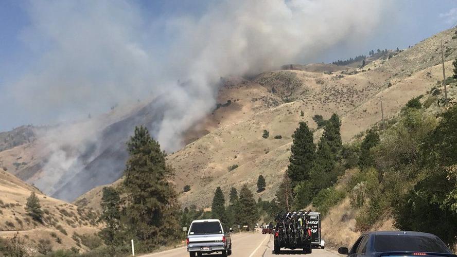 Fire grows to more than 3,000 acres north of Horseshoe Bend, highway