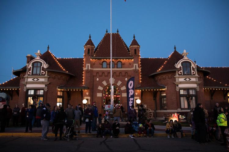 City of Nampa lights up downtown Christmas tree Local News