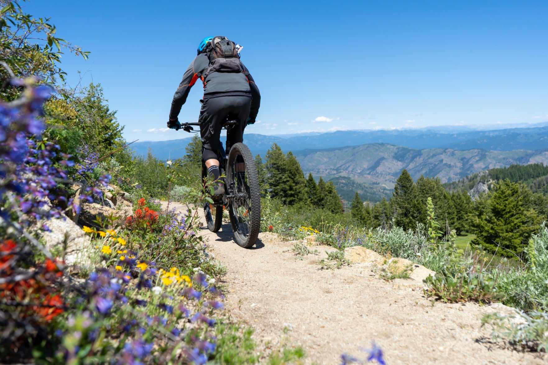 debuts new mountain bike park 