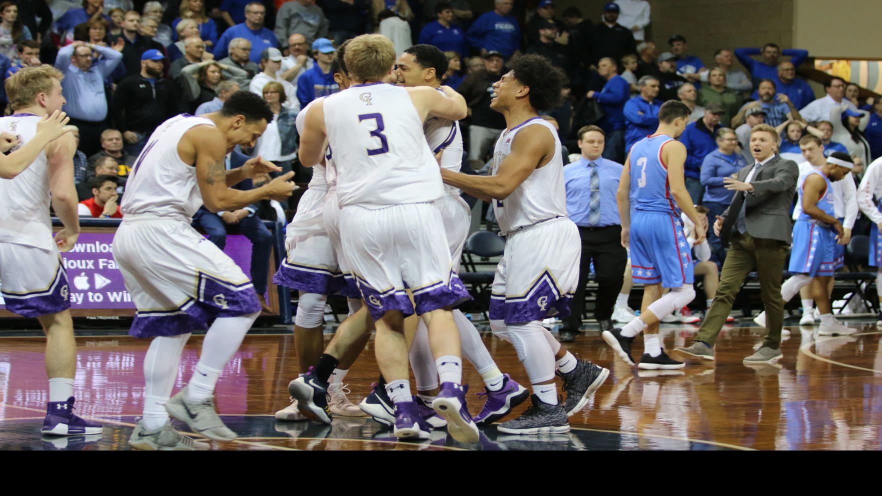 Yotes Embrace Hostile Environment In Naia Tournament Opener