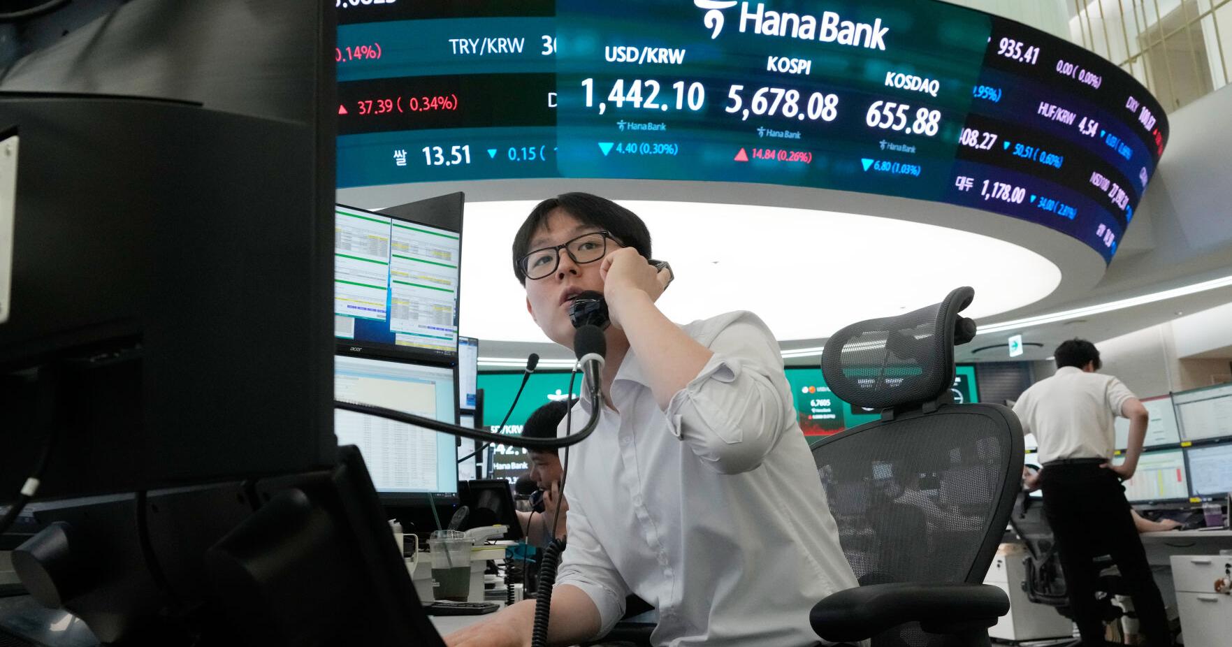 Microsoft leads a rally on Wall Street , while worries about inflation remain in the bond market